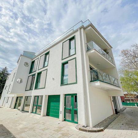 Villa Bauhaus Gold Siofok Bagian luar foto