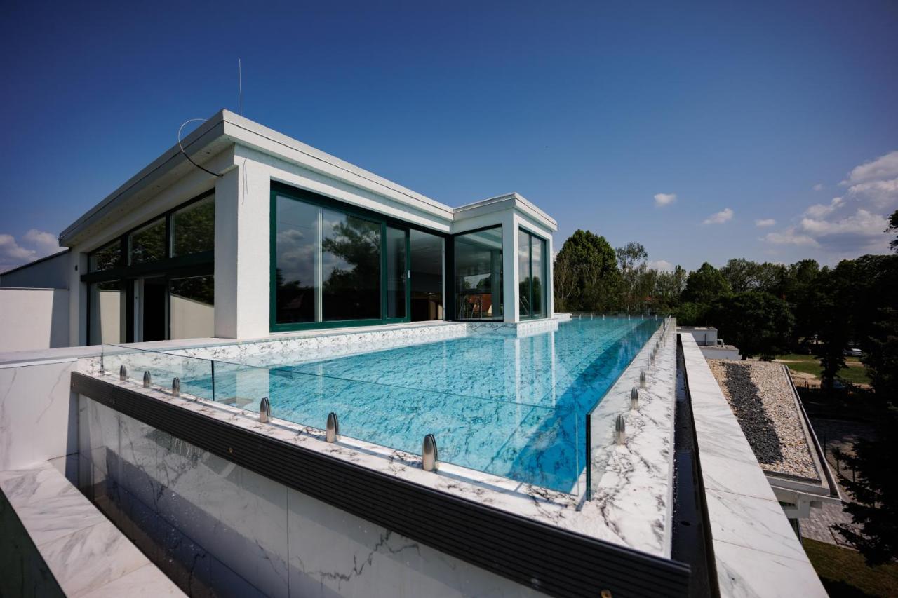 Villa Bauhaus Gold Siofok Bagian luar foto