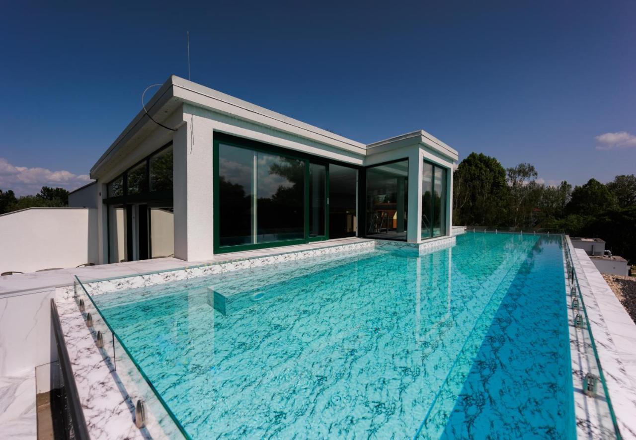 Villa Bauhaus Gold Siofok Bagian luar foto
