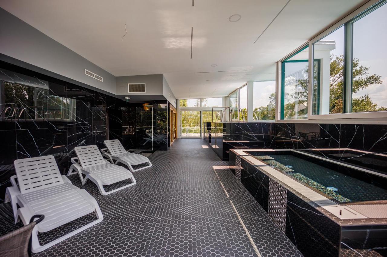 Villa Bauhaus Gold Siofok Bagian luar foto