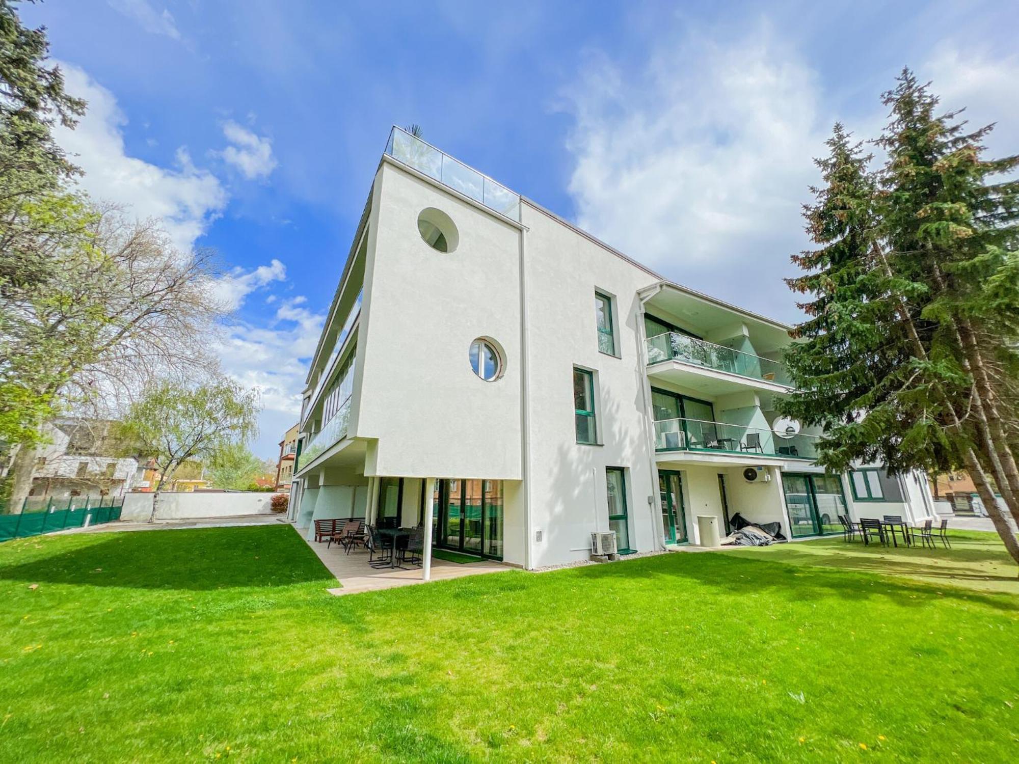 Villa Bauhaus Gold Siofok Bagian luar foto