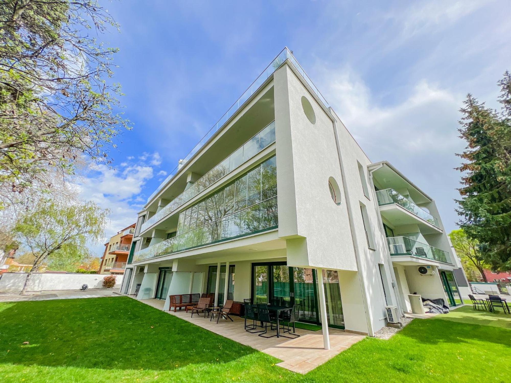 Villa Bauhaus Gold Siofok Bagian luar foto