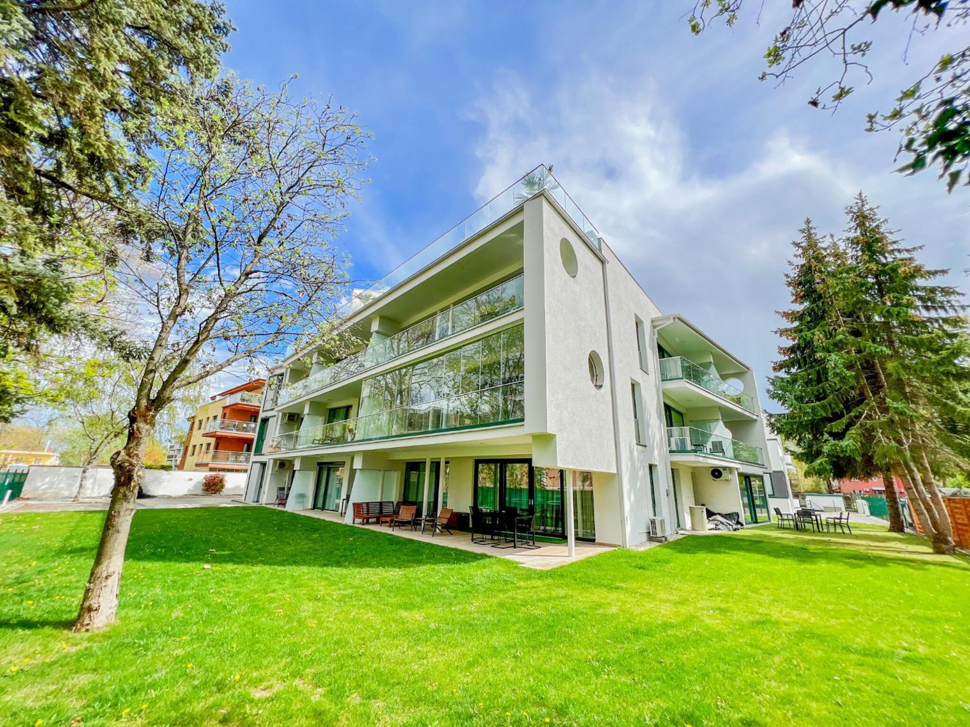 Villa Bauhaus Gold Siofok Bagian luar foto